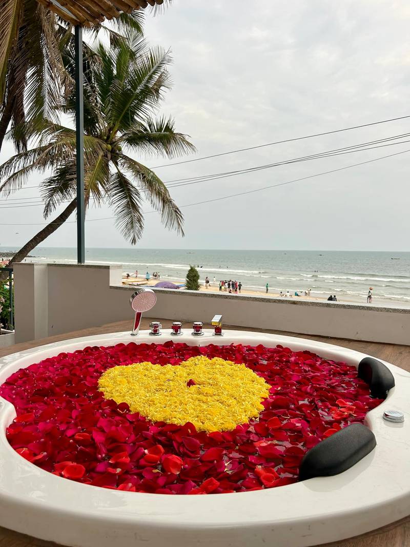 Flower petal jacuzzi sea view