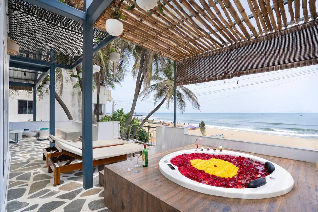 Jacuzzi terrace sea panorama