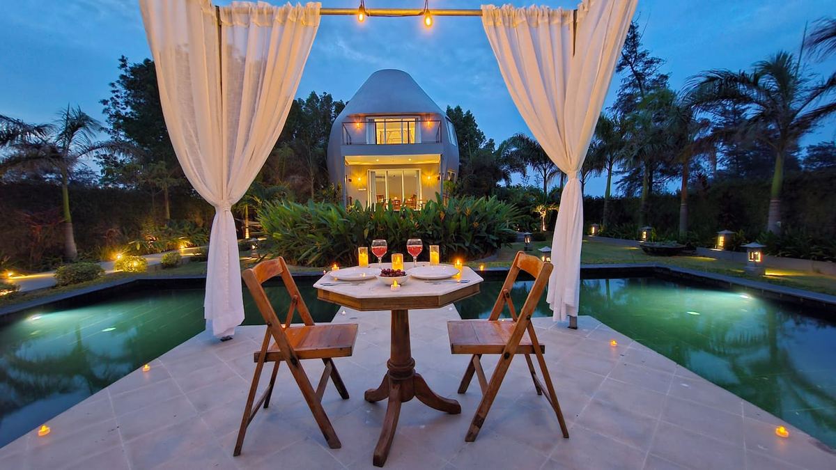 Lotus Villa ECR — candlelit dinner in poolside gazebo at dusk