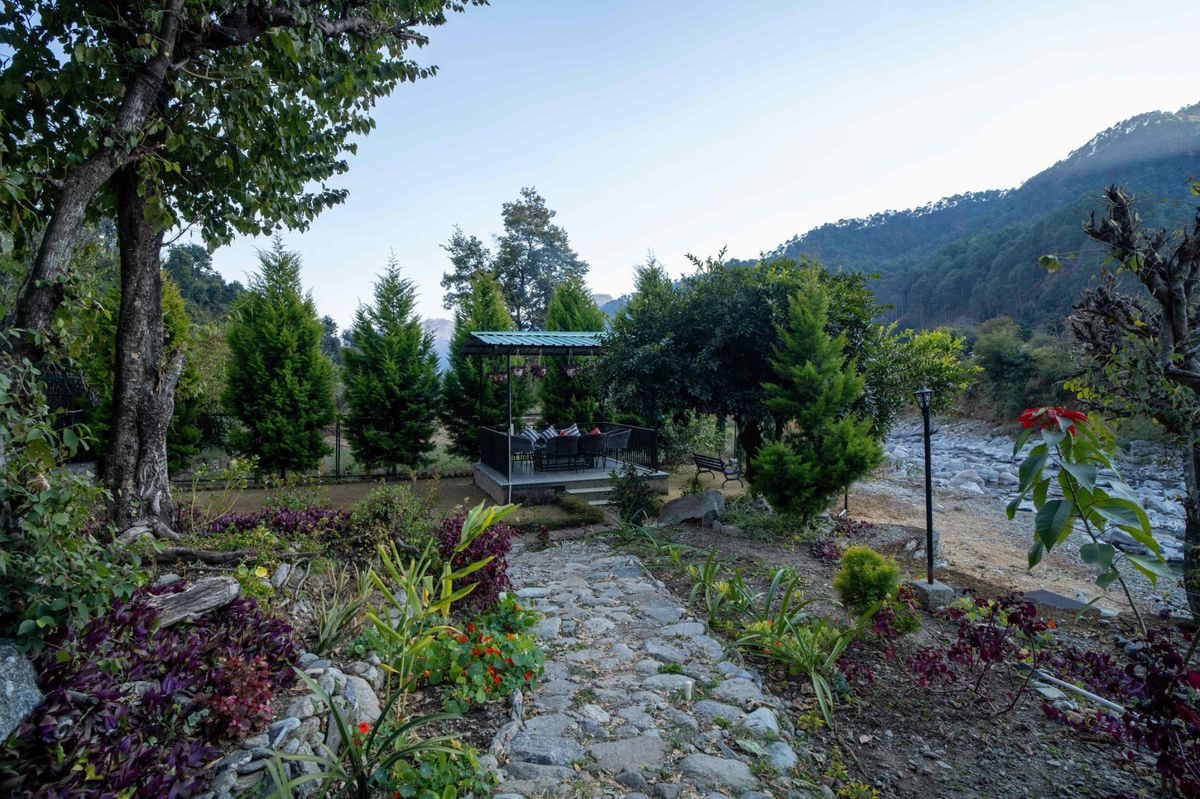 The Rizz Water pool with mountain backdrop